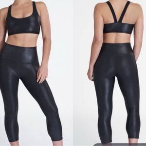 Size Medium Spanx Faux Leather Capri Leggings New Without Tags
